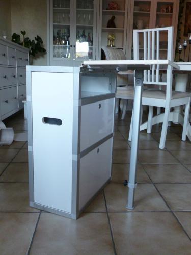 Modul mit Tisch, von der Seite