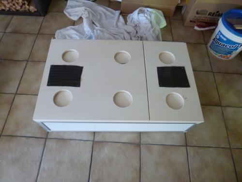 Mit Deckel in Sitzposition