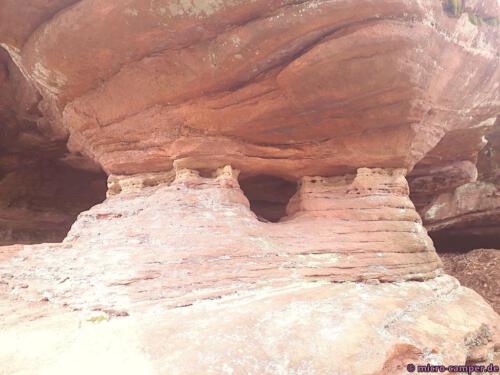 Wind und Wetter geben dem weichen Sandstein über Jahrhunderte eine neue Form