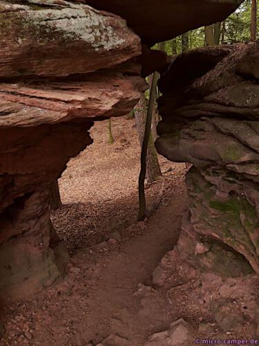 Hier muss man sich ein wenig bücken, um durchzukommen