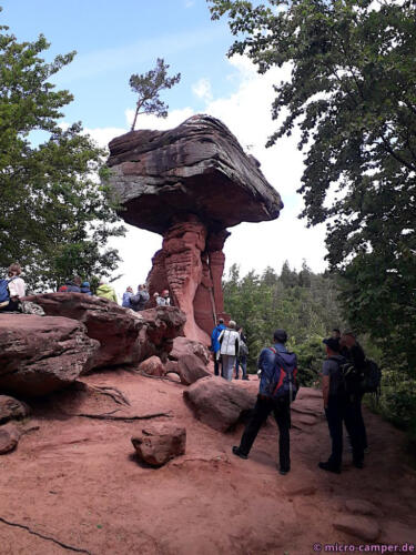 Wo gibt es eigentlich den passenden Stuhl zu diesem Tisch des Teufels?