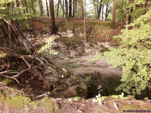 Der Erdboden tut sich hier auf. Glücklicherweise nicht plötzlich!