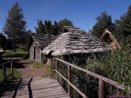 Im Außengelände des Museums