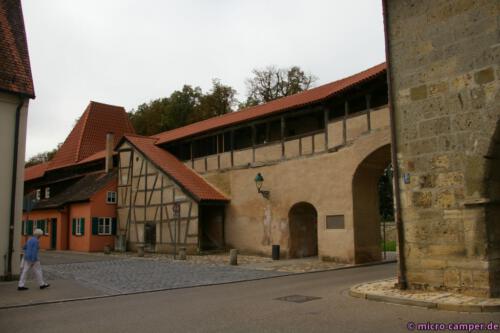 Die Stadtmauer und alle Tore sind erhalten geblieben