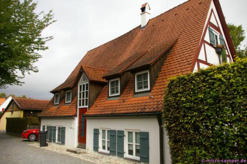 Haus abgesackt oder Straße höher gelegt?