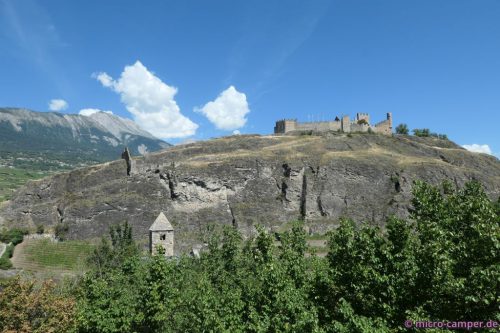 Der Burghügel ist noch höher,