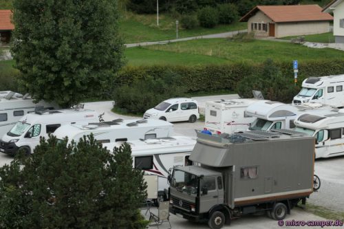 Wohnmobil-Stellplatz direkt unterhalb des Ortes