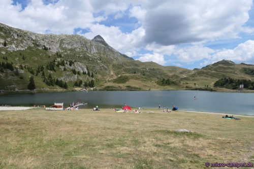 Am Bettmersee kann man die Berge