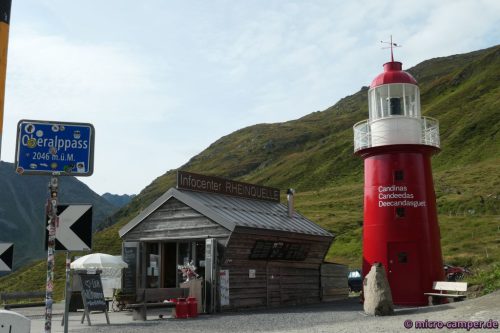 Ein Leuchtturm an einem Alpenpass?