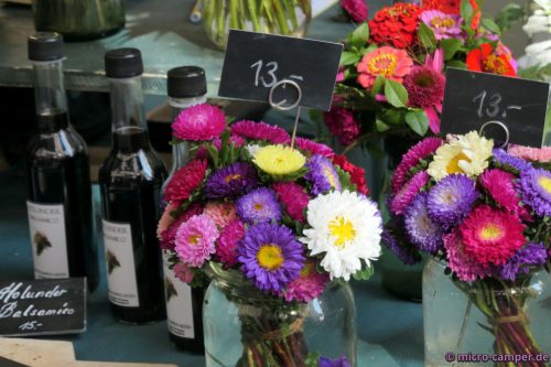 Buntes Angebot auf dem Markt