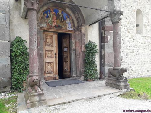 Das Nordportal ist aufwändig gestaltet