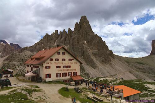 Hinter der Hütte der Paternkofel