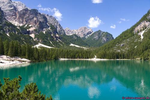 Smaragde und Saphire schimmern vom Seegrund, scheint es