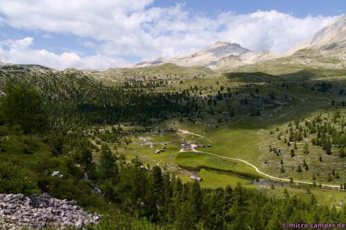 ... hinunter zur Lavarella-Hütte