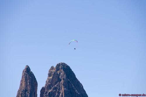 Paraglider über der Schlernspitze