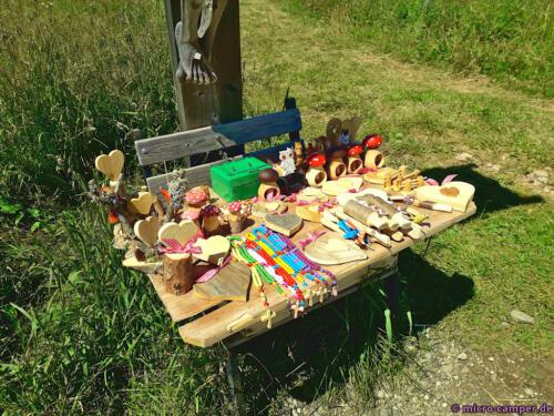 Ein kleiner Verkaufsstand auf Vertrauensbasis