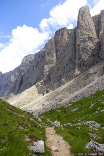 Die Sellatürme wirken durch die Schutthänge darunter noch gewaltiger