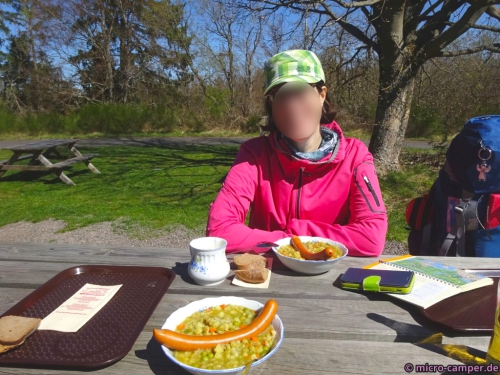 Leckere Erbsensuppe zu Mittag, die Stärkung haben wir uns verdient.