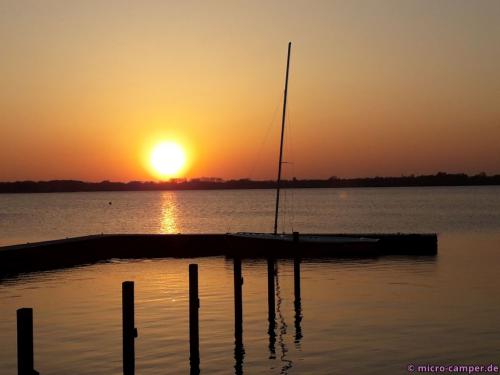 Sonnenuntergang am Bootssteg