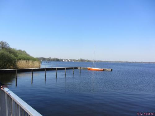 Der Steg vom Sonnenuntergang nun bei Tag