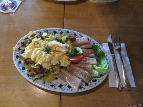 Mein Bruder aß mit Wonne den Räucheraal