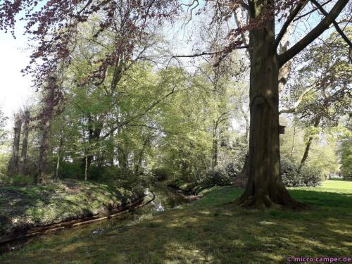 Der Park ist ein englischer Landschaftsgarten, alles sieht natürlich aus, ist aber minutiös geplant
